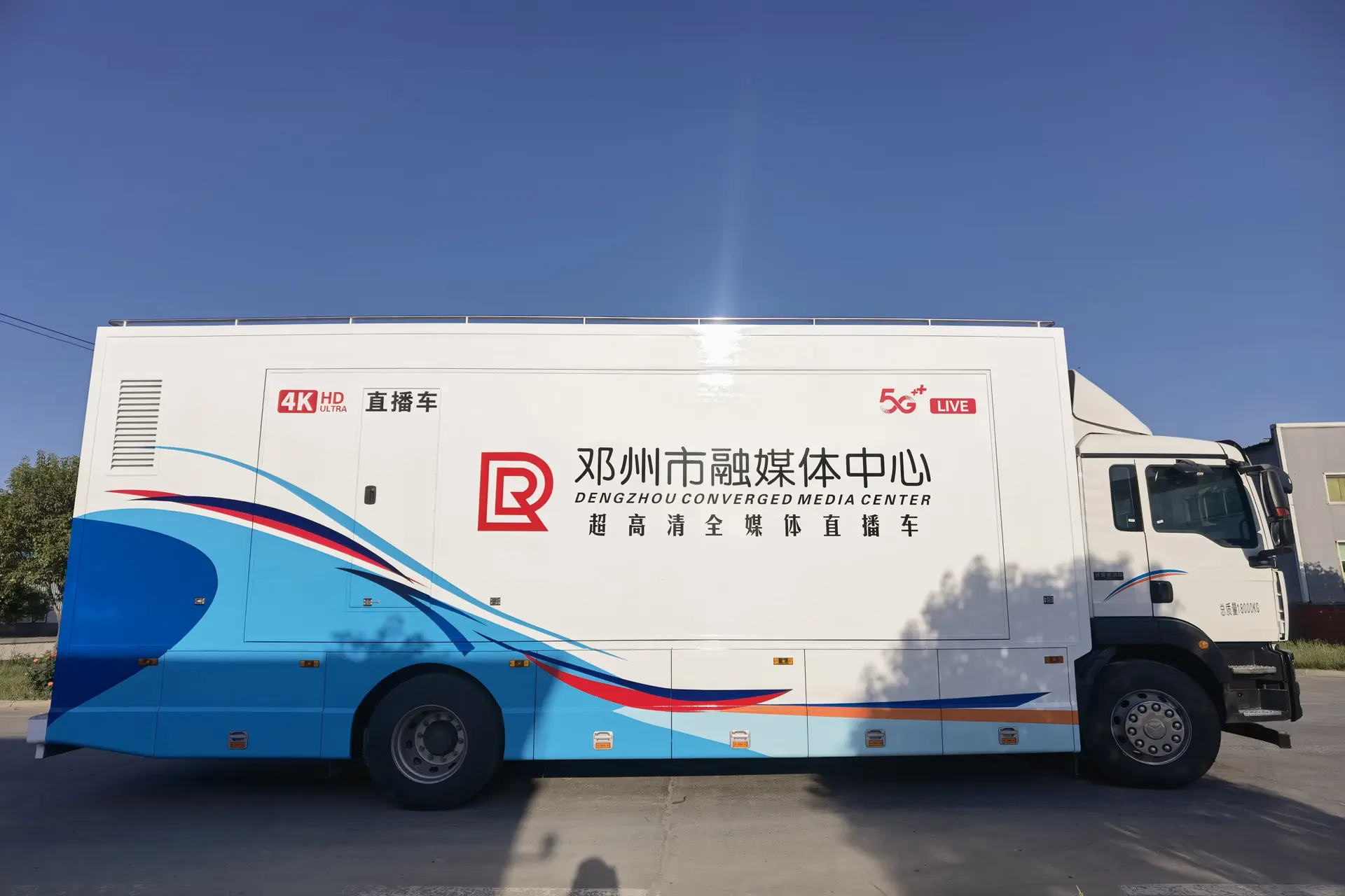 汕德卡底盘 超高清全媒体直播车