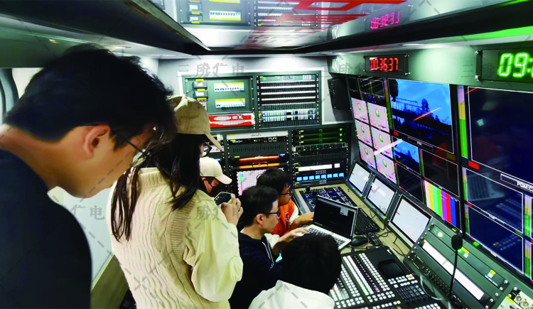 三所广电 融媒体直播车 (1).jpg